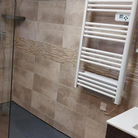 Superbe Maison De 1785, Table D'hote, Bain A Remous, Massages - La Fontaine Bed & Breakfast 3*